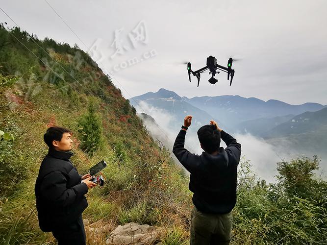 多视角展示央视航拍中国摄制组走进巴东图